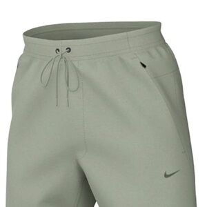 Nike Primary Men's Dri-FIT UV Versatile Joggers Size Small